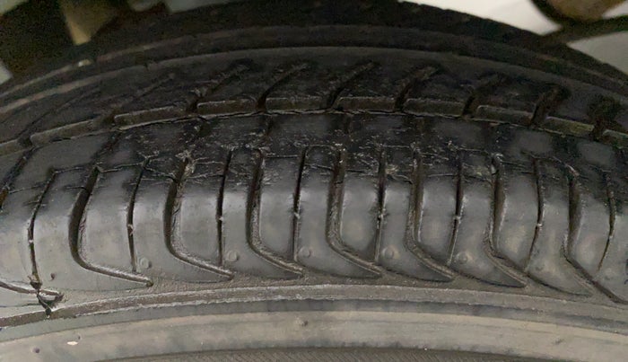 2012 Maruti Alto 800 LXI, Petrol, Manual, 27,449 km, Left Front Tyre Tread