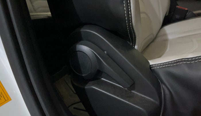 2024 Tata ALTROZ XM Plus (S) Diesel, Diesel, Manual, 7,765 km, Driver Side Adjustment Panel