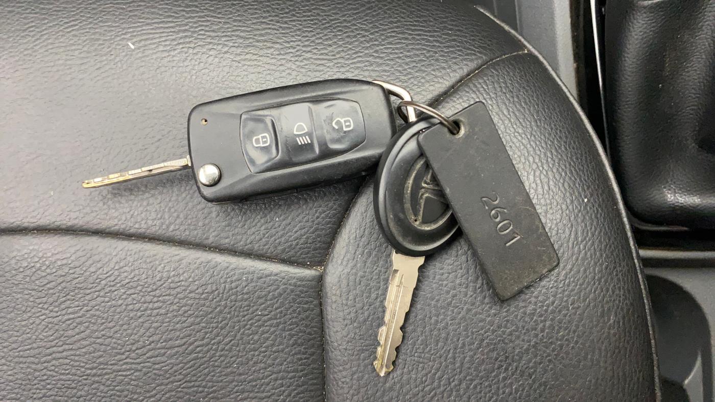 2017 Tata TIGOR XT PETROL, Petrol, Manual, 65,026 km, Key Close Up