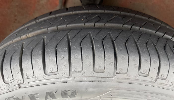 2014 Maruti Alto K10 VXI P, Petrol, Manual, 35,313 km, Right Front Tyre Tread