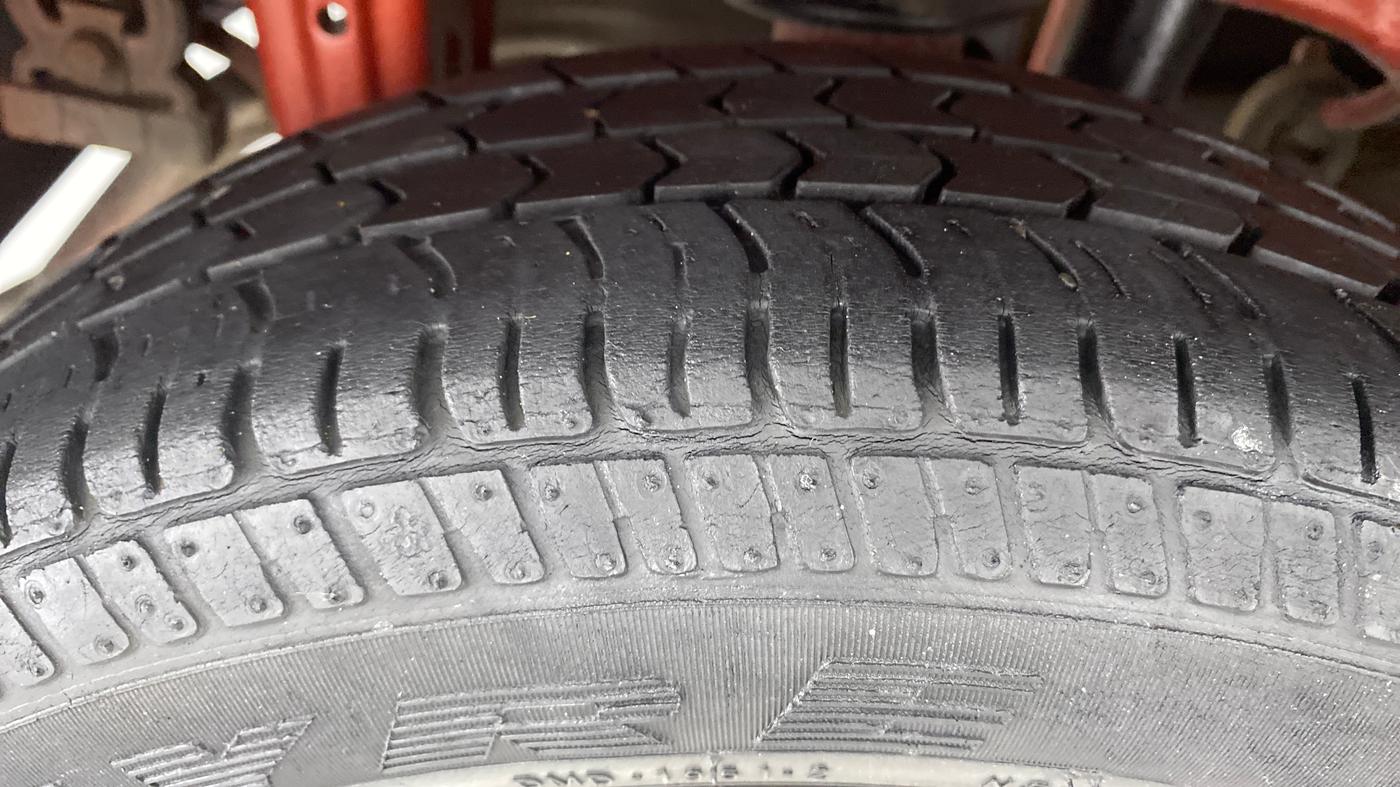 2014 Maruti Alto K10 VXI P, Petrol, Manual, 35,313 km, Right Rear Tyre Tread