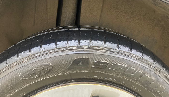2016 Maruti Ertiga VXI, Petrol, Manual, 35,044 km, Right Rear Tyre Tread
