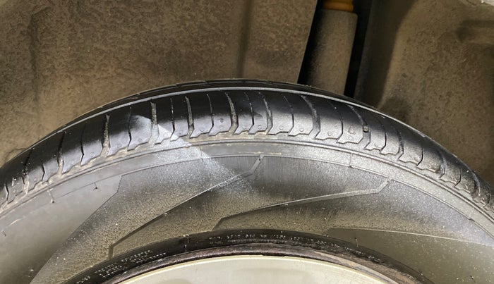 2016 Maruti Ertiga VXI, Petrol, Manual, 35,044 km, Left Rear Tyre Tread