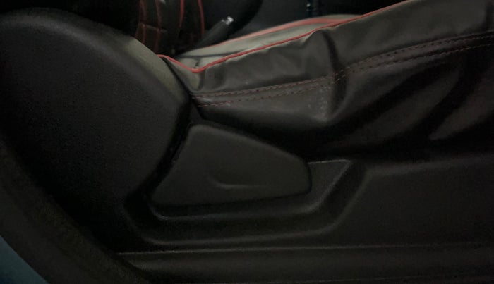 2022 Renault Kwid CLIMBER MT 1.0, Petrol, Manual, 13,136 km, Driver Side Adjustment Panel