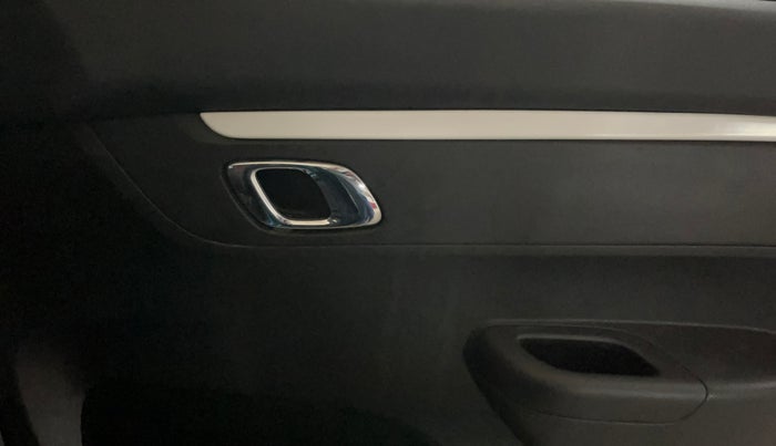 2022 Renault Kwid CLIMBER MT 1.0, Petrol, Manual, 13,136 km, Driver Side Door Panels Control