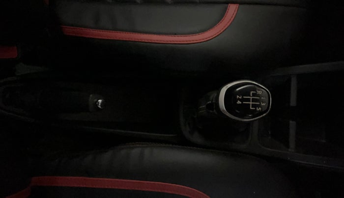 2022 Renault Kwid CLIMBER MT 1.0, Petrol, Manual, 13,136 km, Gear Lever