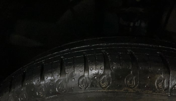 2022 Renault Kwid CLIMBER MT 1.0, Petrol, Manual, 13,136 km, Right Front Tyre Tread