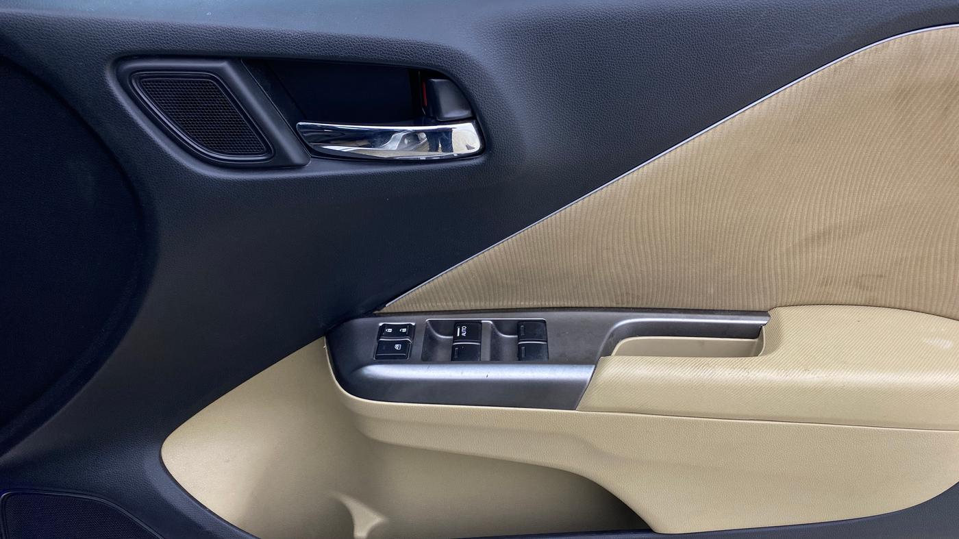 2015 Honda City 1.5L I-VTEC V MT, Petrol, Manual, 71,445 km, Driver Side Door Panels Control