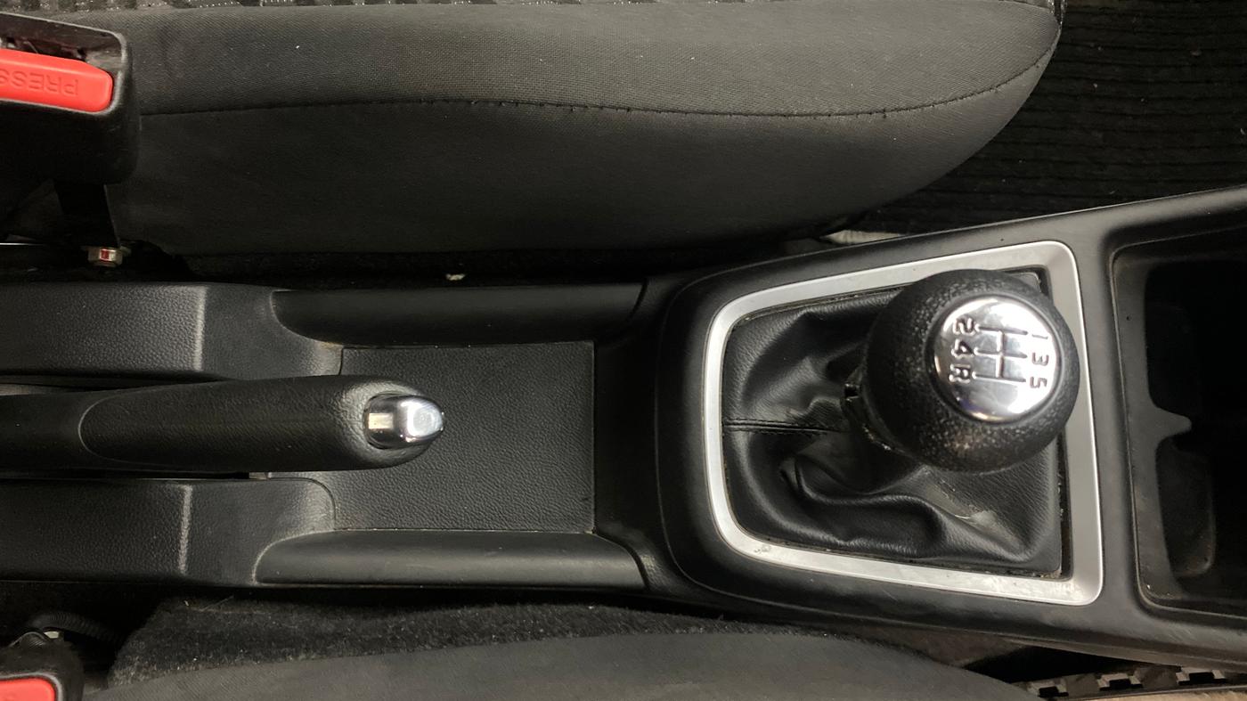 2019 Maruti Swift VXI, Petrol, Manual, 66,398 km, Gear Lever