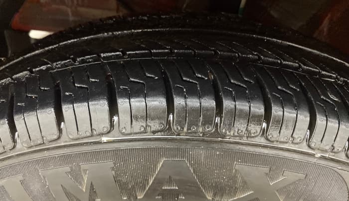 2019 Maruti Swift VXI, Petrol, Manual, 66,398 km, Left Front Tyre Tread