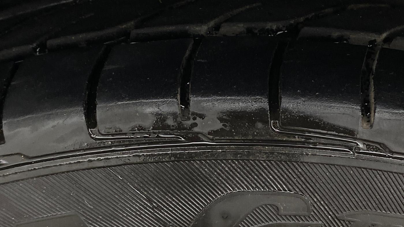 2014 Ford Ecosport TITANIUM 1.5L DIESEL (OPT), Diesel, Manual, 1,33,807 km, Left Front Tyre Tread