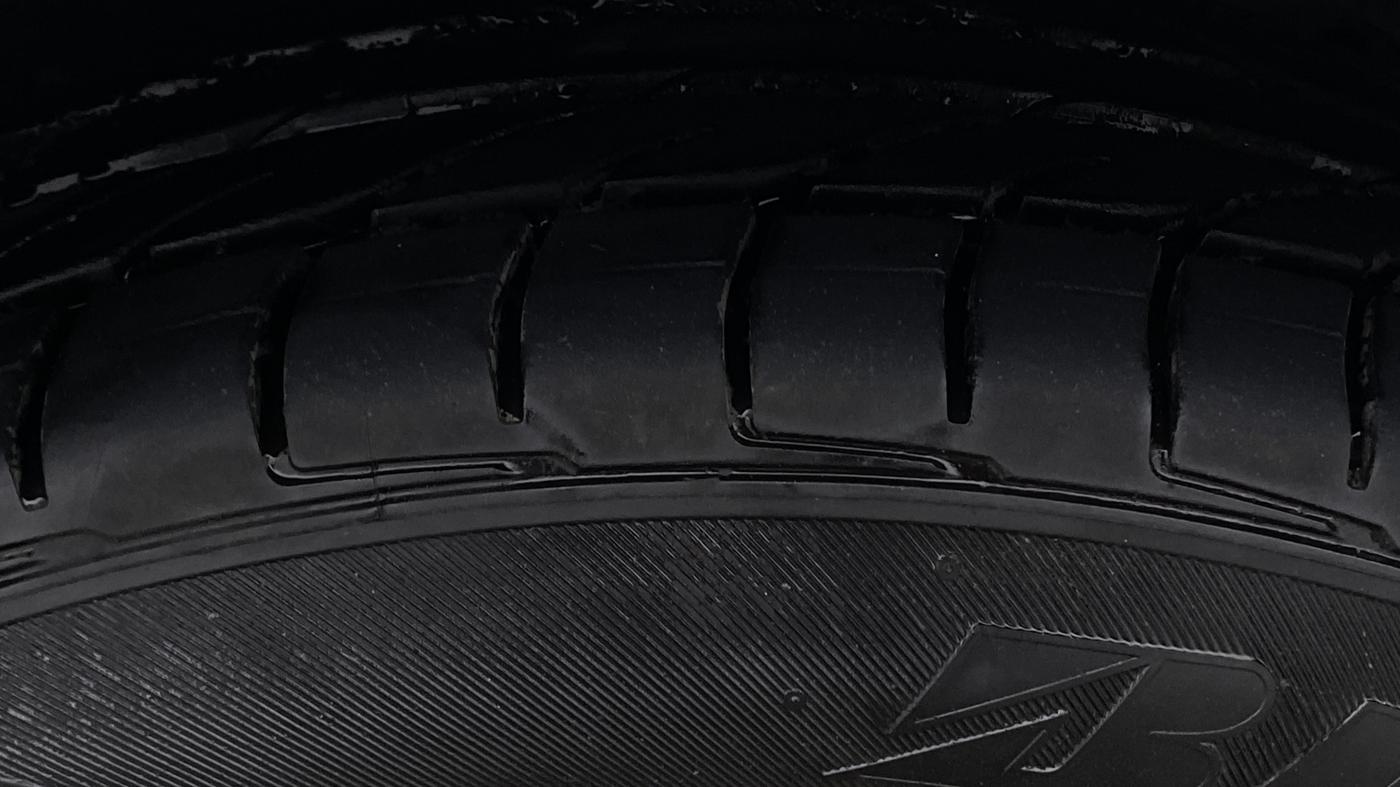 2014 Ford Ecosport TITANIUM 1.5L DIESEL (OPT), Diesel, Manual, 1,33,807 km, Right Front Tyre Tread