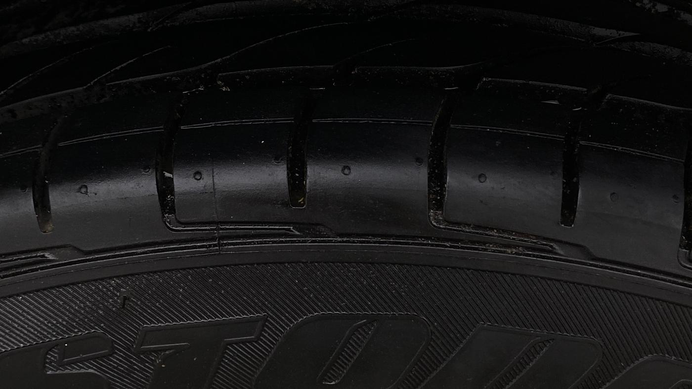 2014 Ford Ecosport TITANIUM 1.5L DIESEL (OPT), Diesel, Manual, 1,33,807 km, Right Rear Tyre Tread