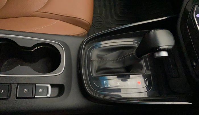 2020 MG HECTOR PLUS SHARP 1.5 PETROL TURBO DCT 6-STR, Petrol, Automatic, 55,286 km, Gear Lever