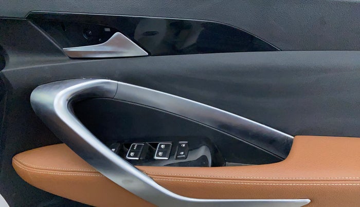 2020 MG HECTOR PLUS SHARP 1.5 PETROL TURBO DCT 6-STR, Petrol, Automatic, 55,286 km, Driver Side Door Panels Control