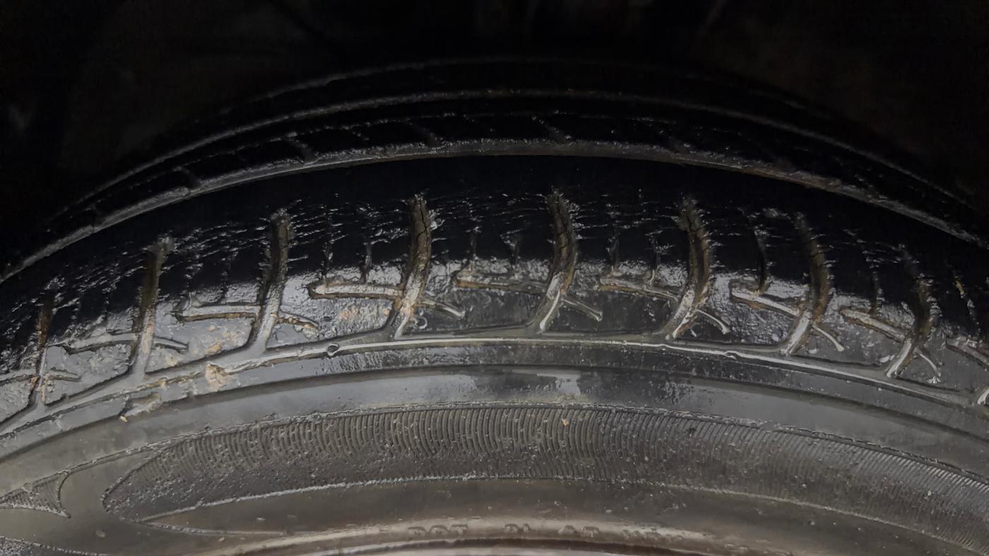 2016 Maruti Baleno DELTA PETROL 1.2, Petrol, Manual, 63,125 km, Left Front Tyre Tread