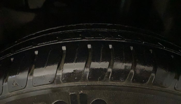 2018 Maruti Swift VXI, Petrol, Manual, 42,649 km, Left Rear Tyre Tread