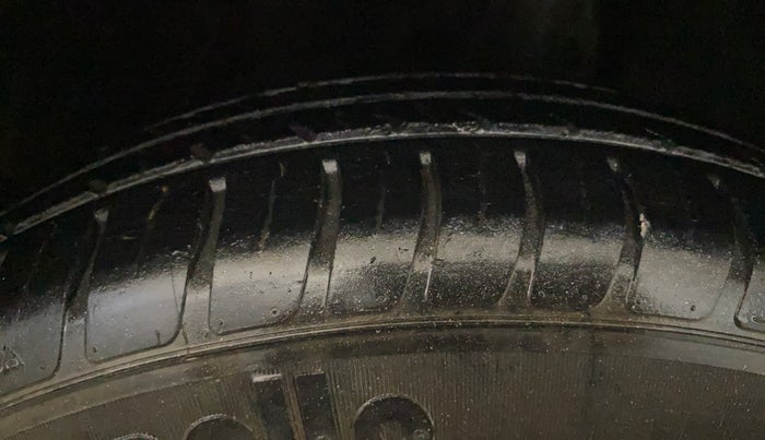 2018 Maruti Swift VXI, Petrol, Manual, 42,649 km, Right Front Tyre Tread