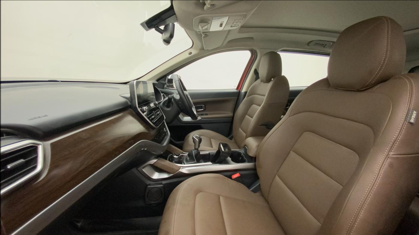 2020 Tata Harrier XZ PLUS 2.0L DUAL TONE, Diesel, Manual, 56,552 km, Right Side Front Door Cabin