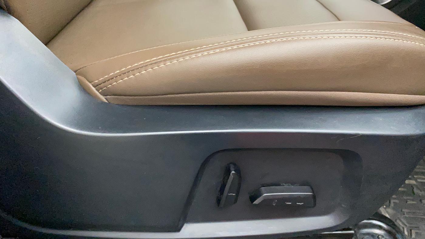 2020 Tata Harrier XZ PLUS 2.0L DUAL TONE, Diesel, Manual, 56,552 km, Driver Side Adjustment Panel