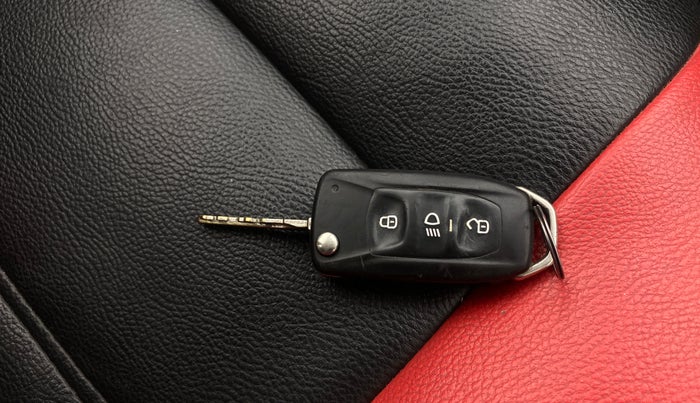 2017 Tata Tiago XT PETROL, Petrol, Manual, 80,203 km, Key Close Up