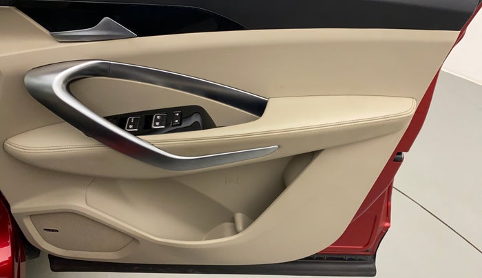 2021 MG HECTOR SHARP HYBRID 1.5 PETROL, Petrol, Manual, 30,233 km, Driver Side Door Panels Control