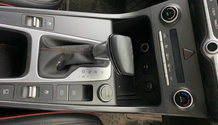 2020 Hyundai Creta SX (O) 1.4 TURBO DCT DUAL TONE, Petrol, Automatic, 65,875 km, Gear Lever