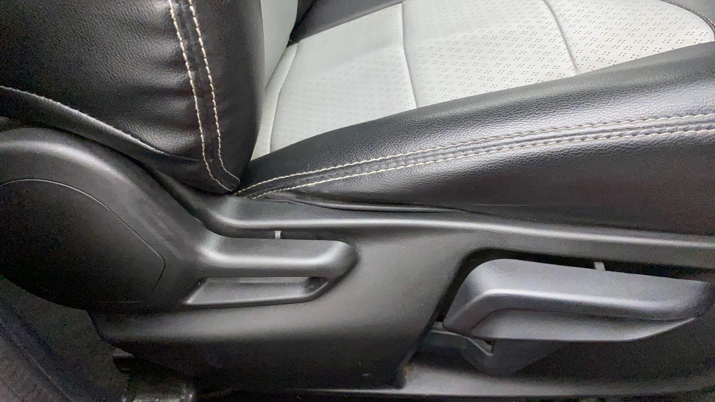 2021 Tata Tiago XZA PLUS DUAL TONE PETROL, Petrol, Automatic, 23,628 km, Driver Side Adjustment Panel