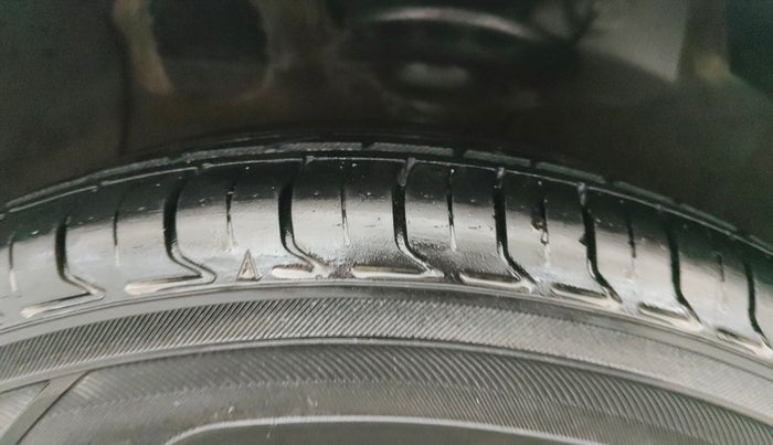 2015 Hyundai Xcent SX 1.2, Petrol, Manual, 78,231 km, Left Front Tyre Tread