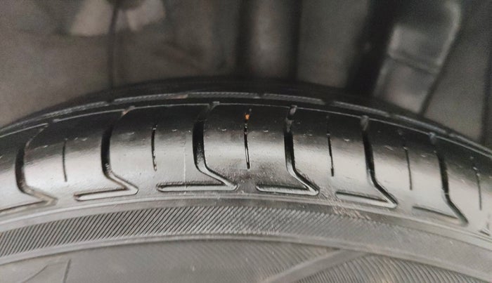 2015 Hyundai Xcent SX 1.2, Petrol, Manual, 78,231 km, Left Rear Tyre Tread