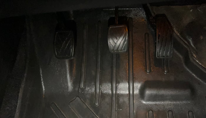 2022 Maruti Baleno ALPHA PETROL 1.2, Petrol, Manual, 27,350 km, Pedals