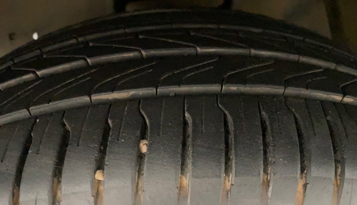 2016 Toyota Innova Crysta 2.4 ZX 7 STR, Diesel, Manual, 53,523 km, Left Front Tyre Tread