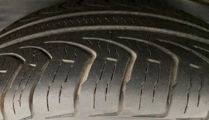 2016 Toyota Innova Crysta 2.4 ZX 7 STR, Diesel, Manual, 53,523 km, Left Rear Tyre Tread