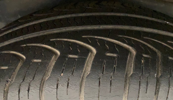 2016 Toyota Innova Crysta 2.4 ZX 7 STR, Diesel, Manual, 53,523 km, Right Rear Tyre Tread