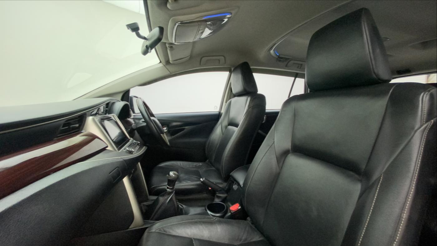 2016 Toyota Innova Crysta 2.4 ZX 7 STR, Diesel, Manual, 53,523 km, Right Side Front Door Cabin