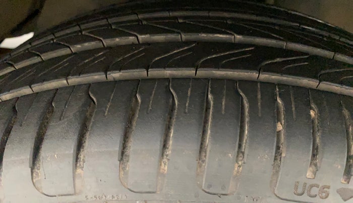 2016 Toyota Innova Crysta 2.4 ZX 7 STR, Diesel, Manual, 53,523 km, Right Front Tyre Tread