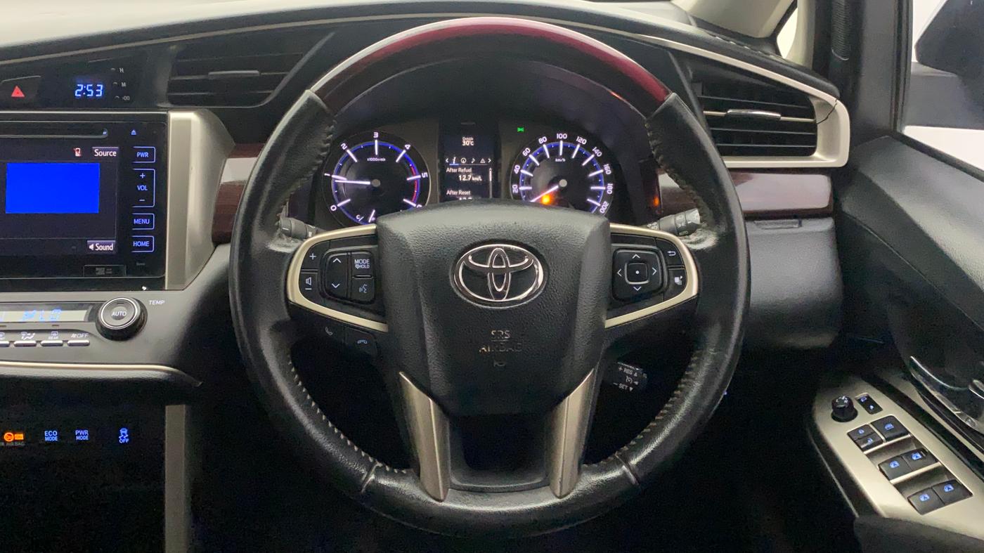 2016 Toyota Innova Crysta 2.4 ZX 7 STR, Diesel, Manual, 53,523 km, Steering Wheel Close Up