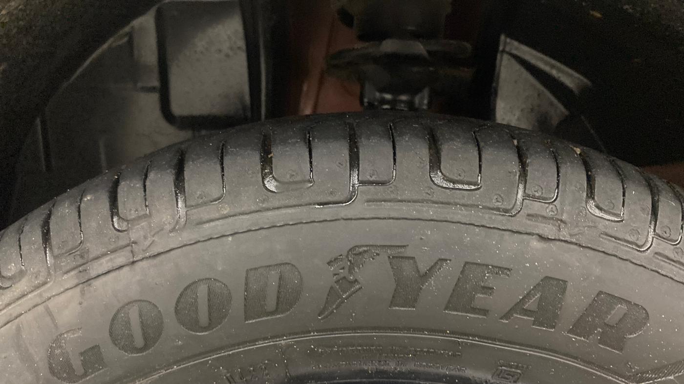 2018 Renault Kwid RXT 1.0 AMT, Petrol, Automatic, 42,864 km, Left Front Tyre Tread