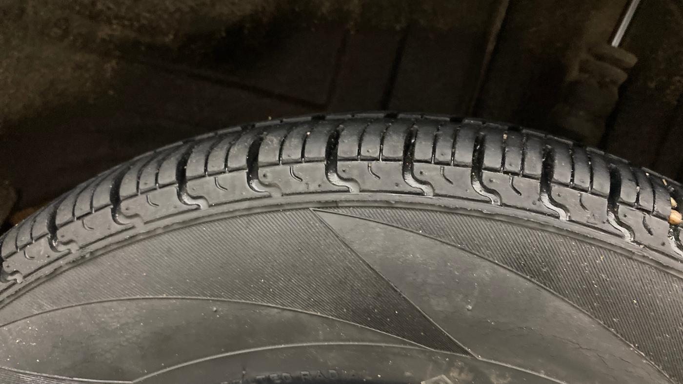 2018 Renault Kwid RXT 1.0 AMT, Petrol, Automatic, 42,864 km, Left Rear Tyre Tread