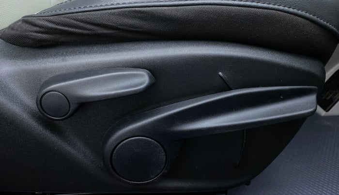 2018 Jeep Compass LIMITED 1.4 AT, Petrol, Automatic, 6,496 km, Driver Side Adjustment Panel