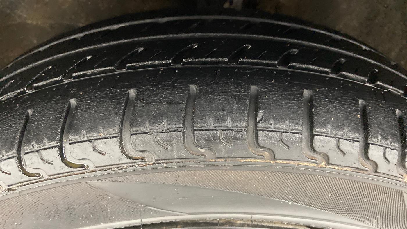 2017 Maruti Wagon R 1.0 VXI, Petrol, Manual, 18,932 km, Left Front Tyre Tread