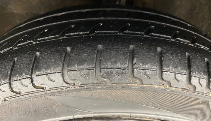 2017 Maruti Wagon R 1.0 VXI, Petrol, Manual, 18,932 km, Left Front Tyre Tread