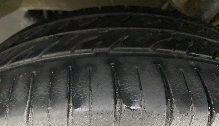 2017 Mahindra Kuv100 K6 6 STR, Petrol, Manual, 46,612 km, Right Front Tyre Tread