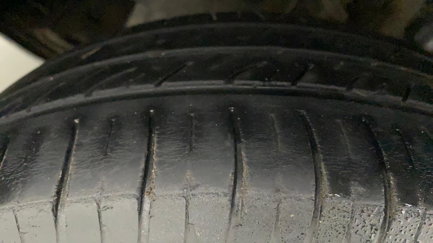 2017 Mahindra Kuv100 K6 6 STR, Petrol, Manual, 46,612 km, Left Front Tyre Tread