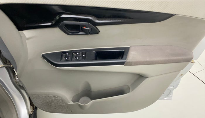 2017 Mahindra Kuv100 K6 6 STR, Petrol, Manual, 46,612 km, Driver Side Door Panels Control