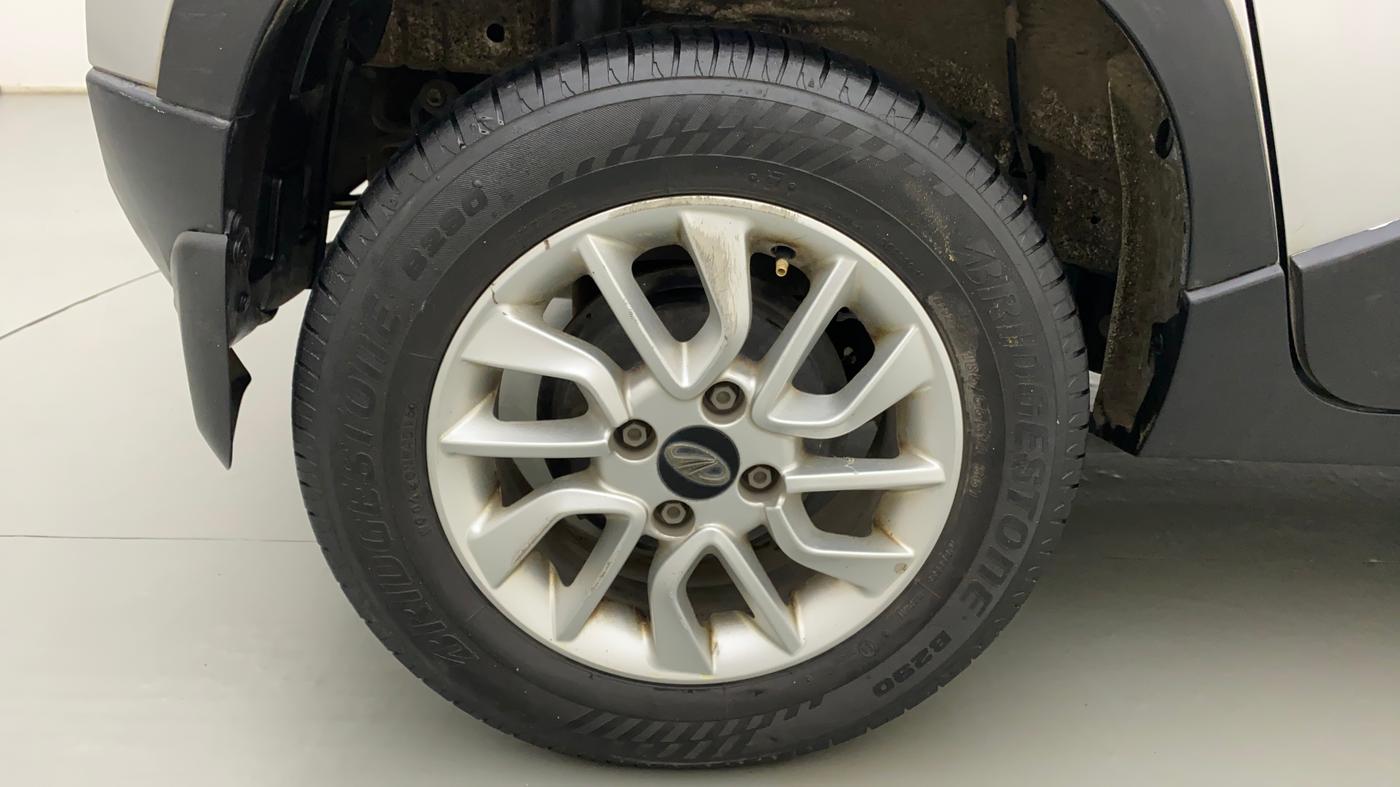 2017 Mahindra Kuv100 K6 6 STR, Petrol, Manual, 46,612 km, Right Rear Wheel