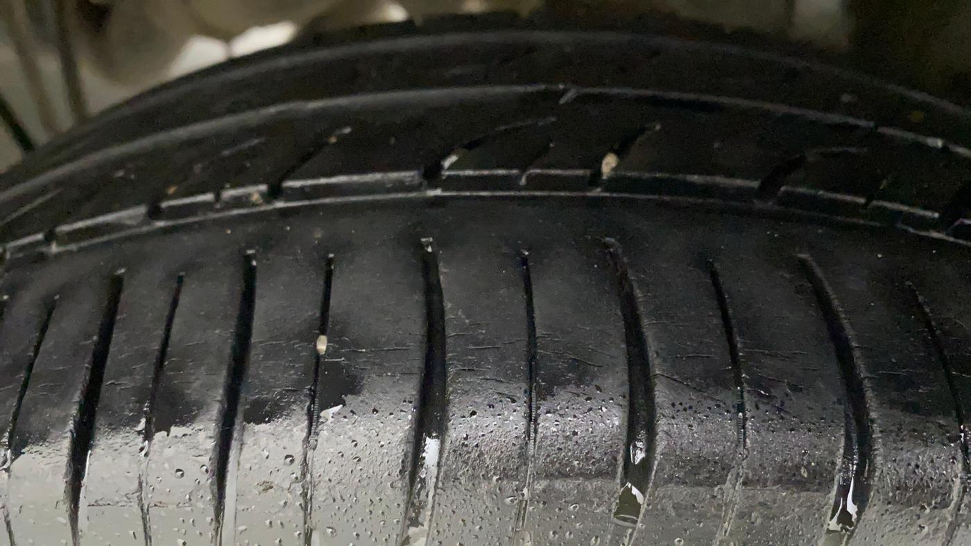 2017 Mahindra Kuv100 K6 6 STR, Petrol, Manual, 46,612 km, Left Rear Tyre Tread