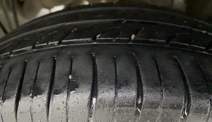 2017 Mahindra Kuv100 K6 6 STR, Petrol, Manual, 46,612 km, Left Rear Tyre Tread