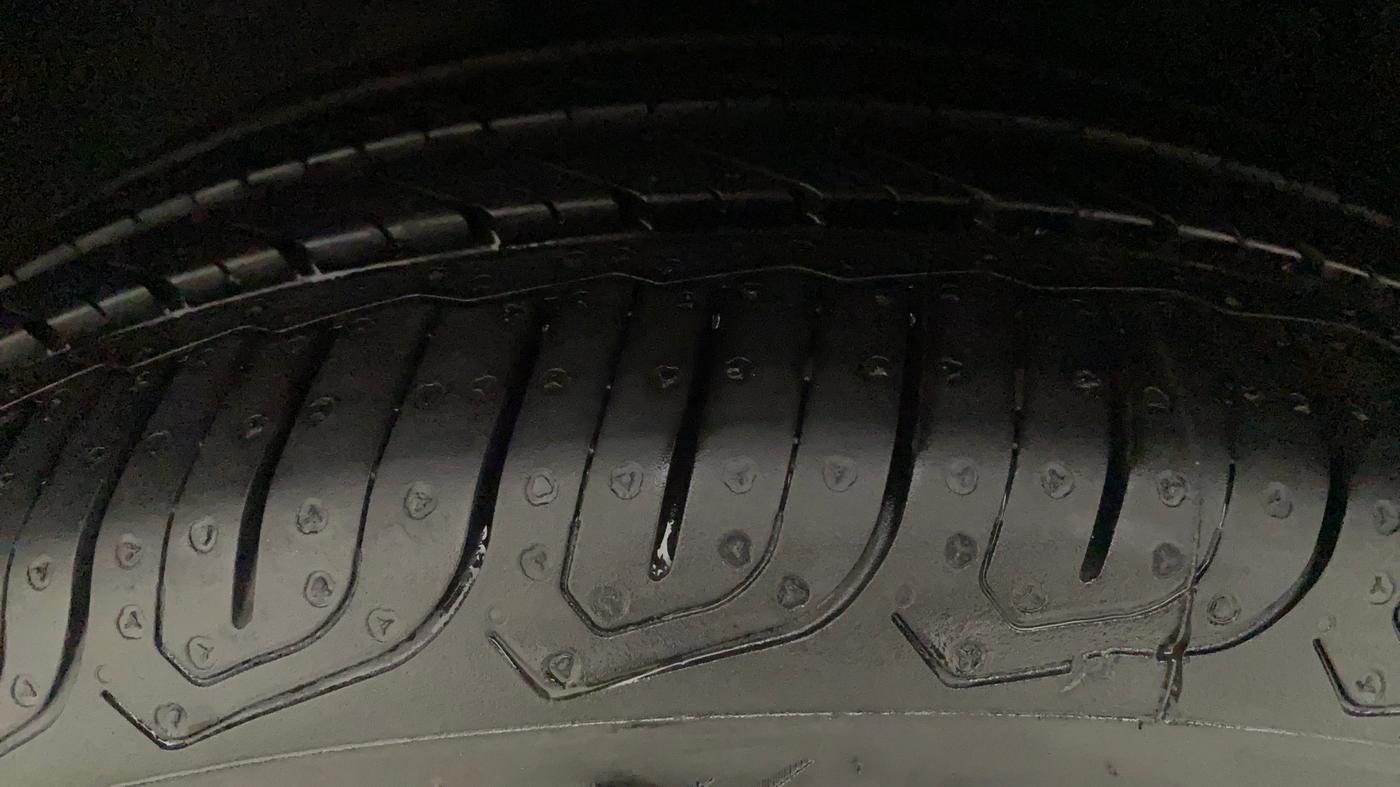 2016 Volkswagen Ameo HIGHLINE1.2L, Petrol, Manual, 10,117 km, Left Front Tyre Tread