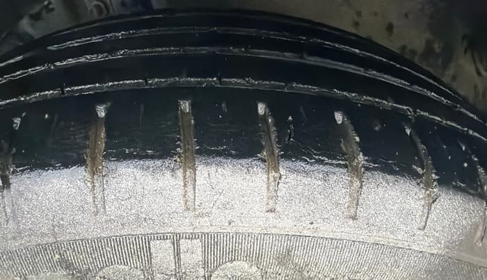 2016 Maruti Baleno ALPHA PETROL 1.2, Petrol, Manual, 49,803 km, Left Front Tyre Tread